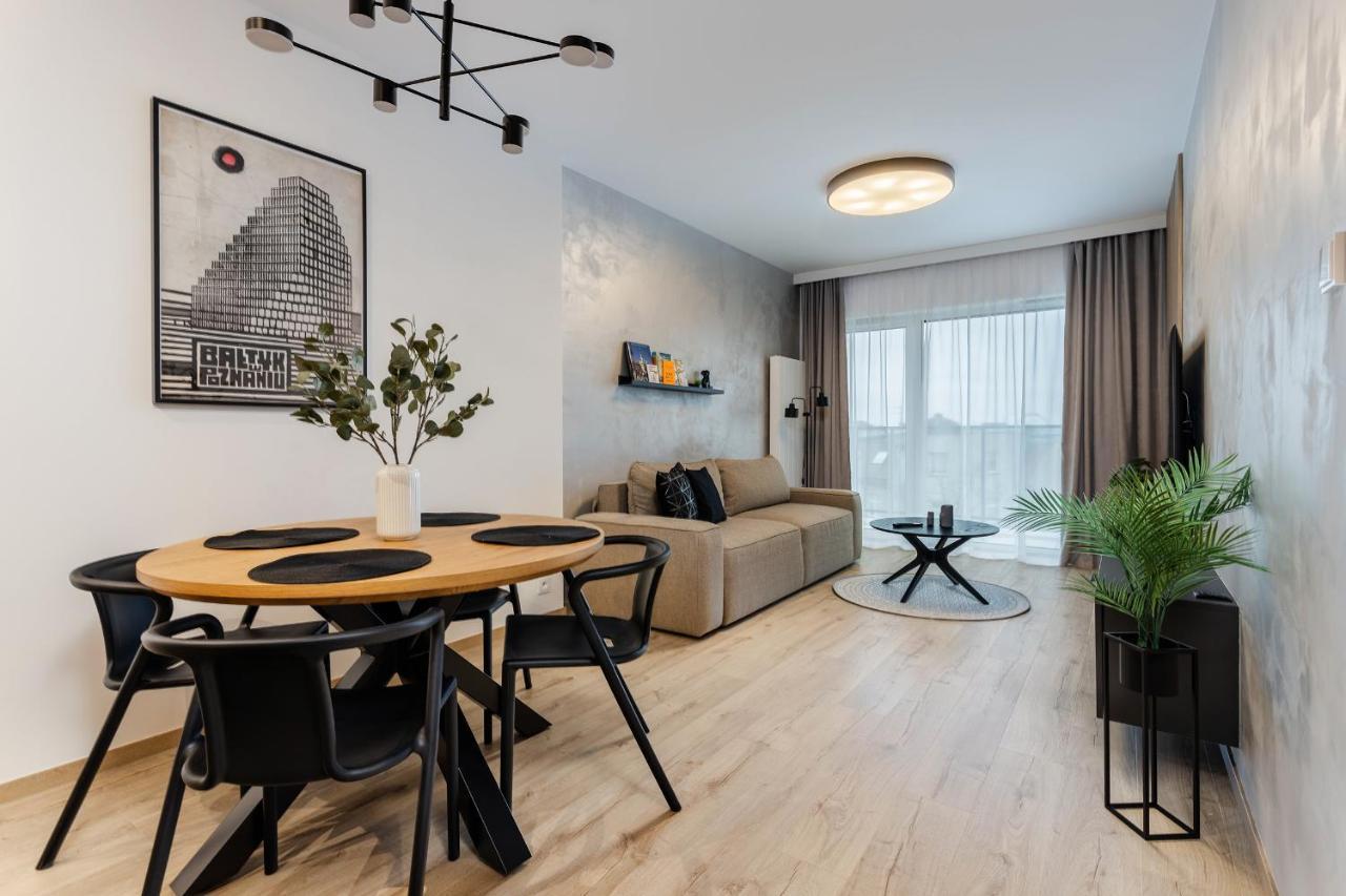 Klimatyzowany Apartament Very Berry Z Parkingiem W Poznaniu By Noclegi Renters Exterior photo