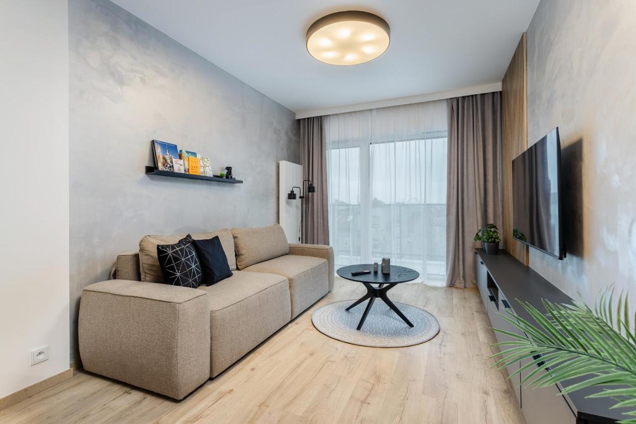Klimatyzowany Apartament Very Berry Z Parkingiem W Poznaniu By Noclegi Renters Exterior photo