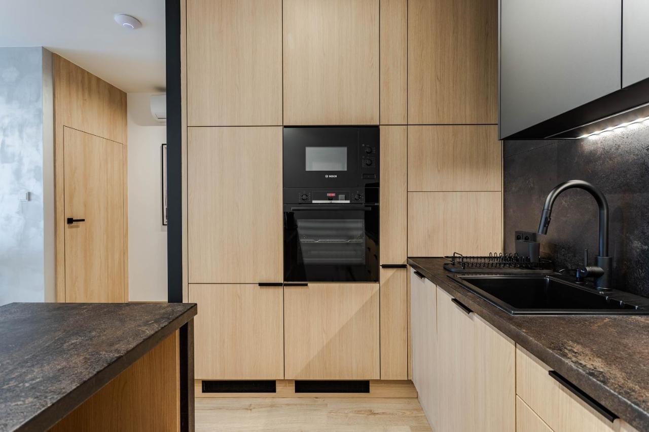 Klimatyzowany Apartament Very Berry Z Parkingiem W Poznaniu By Noclegi Renters Exterior photo